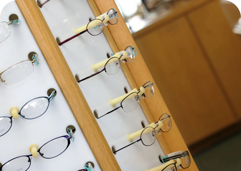 Eyeglasses display rack with various frames